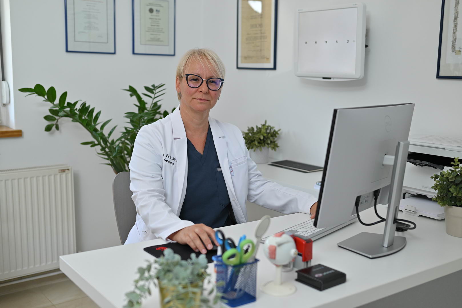 Prim. dr Dragana Petrović u ordinaciji